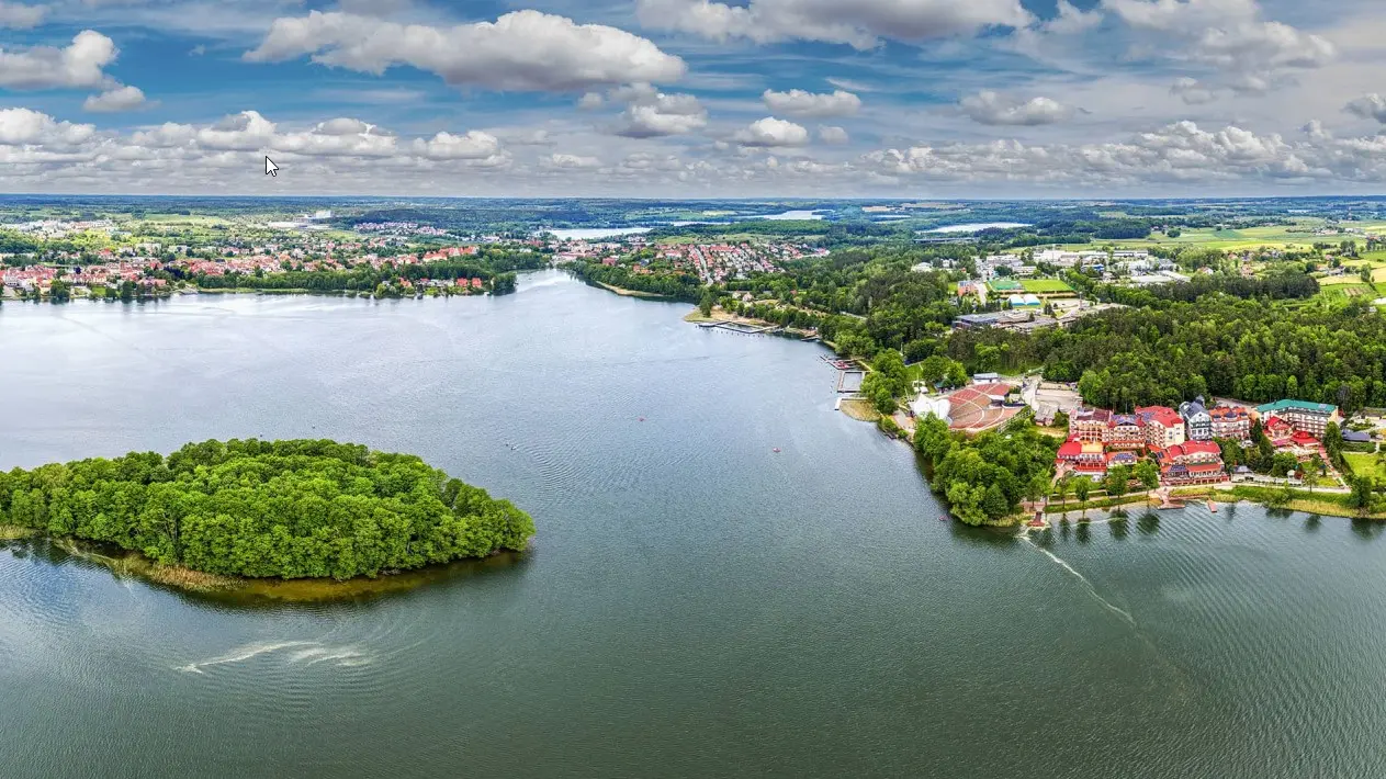 Mrągowo - widok z lotu ptaka na jezioro Czos